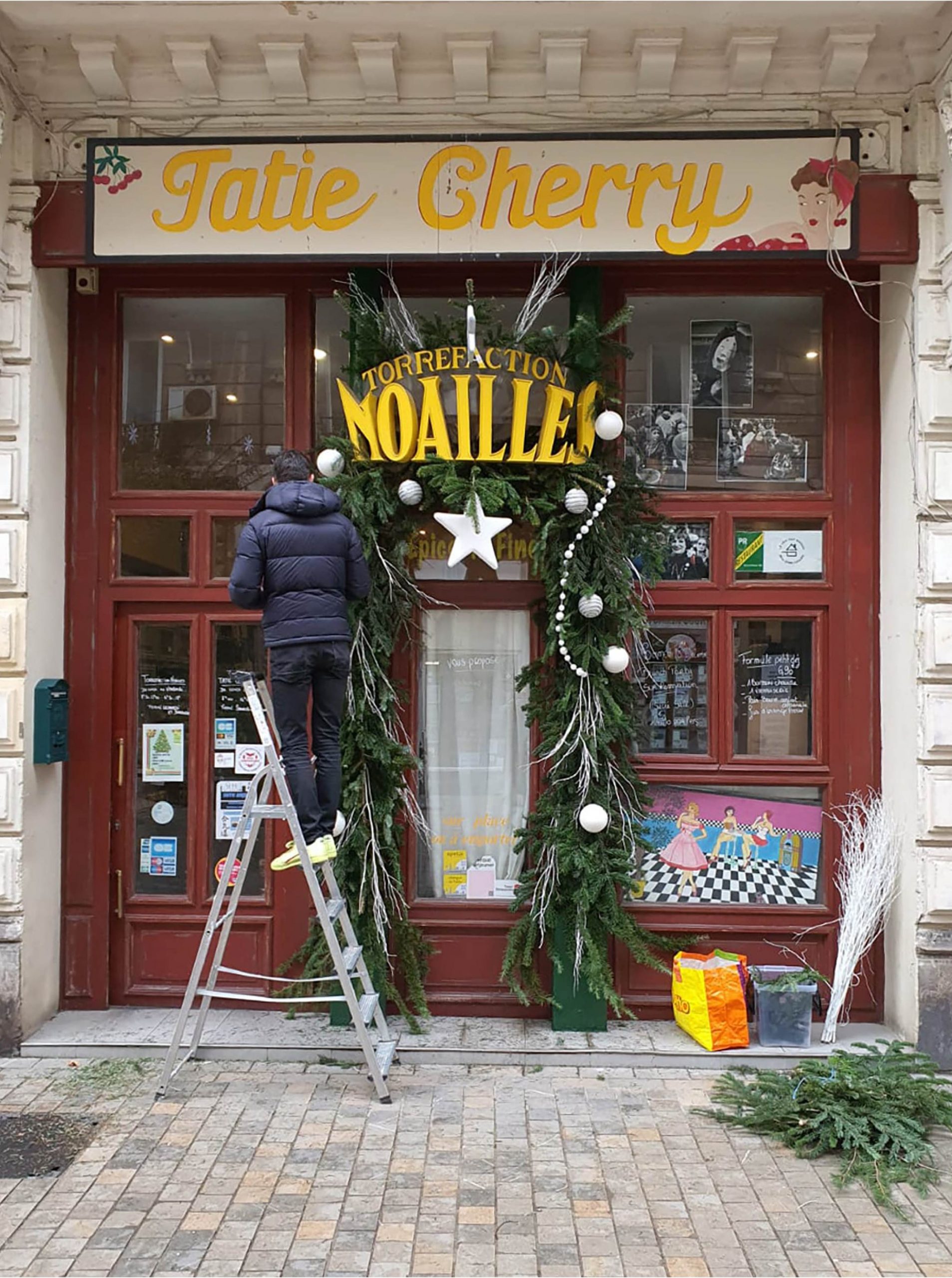 Décoration de Noël pour boutique restaurant Fleuriste Sète