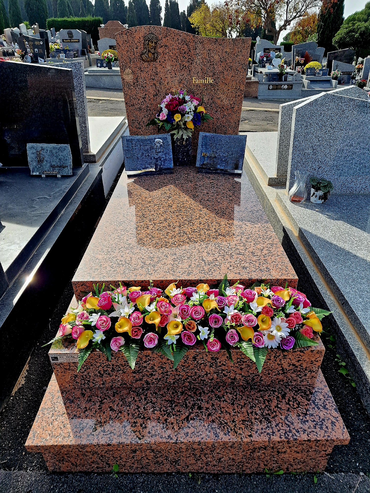Fleurissement tombe cimetière Fleuriste Sète