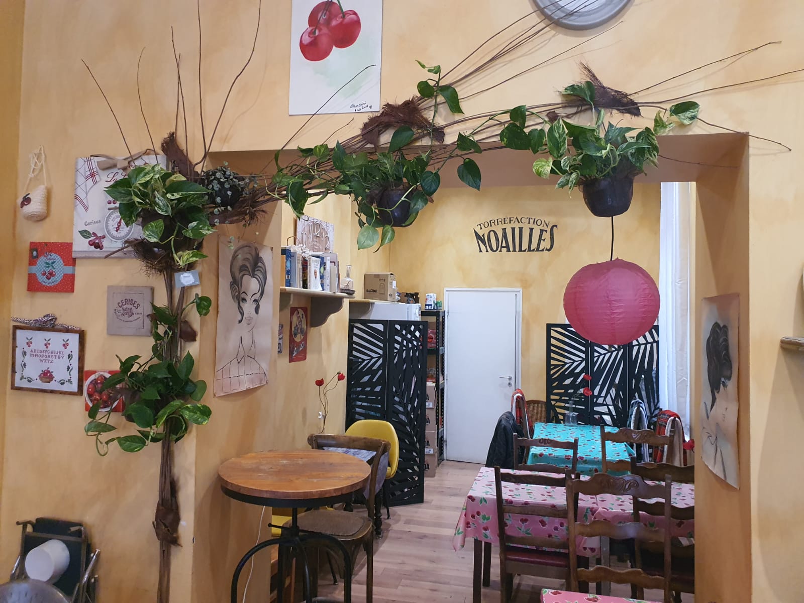 Décoration florale restaurant Fleuriste Sète Amazonie