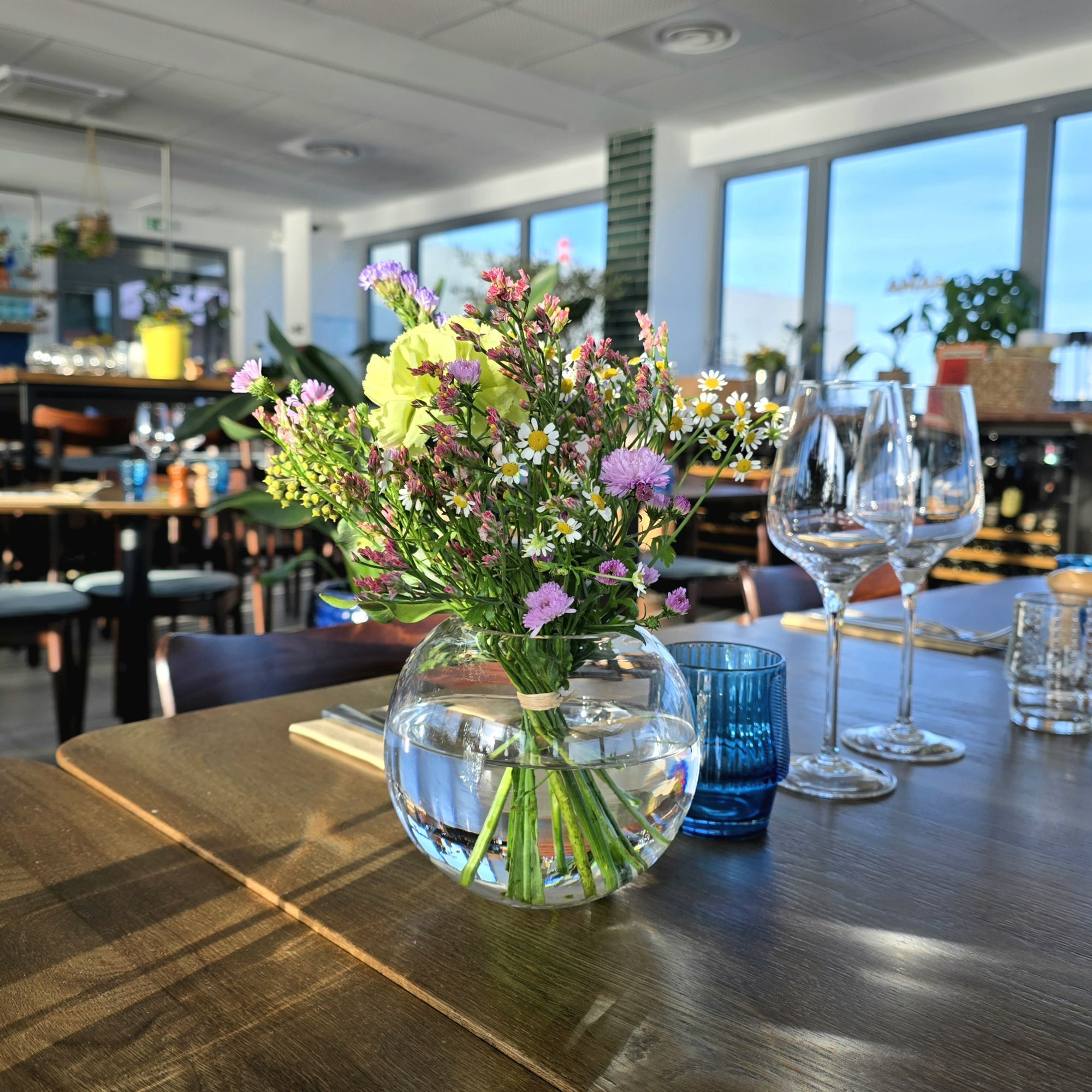 Bouquet table restaurant Fleuriste Amazonie Sète