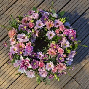 Couronne de fleurs rose