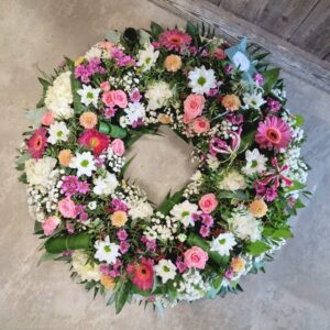 Couronne de fleurs rose pastel