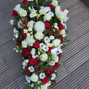 Dessus de cercueil rouge et blanc